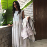 JAMDANI DRESS SLEEVELESS, WHITE // BLUE - SAAKI