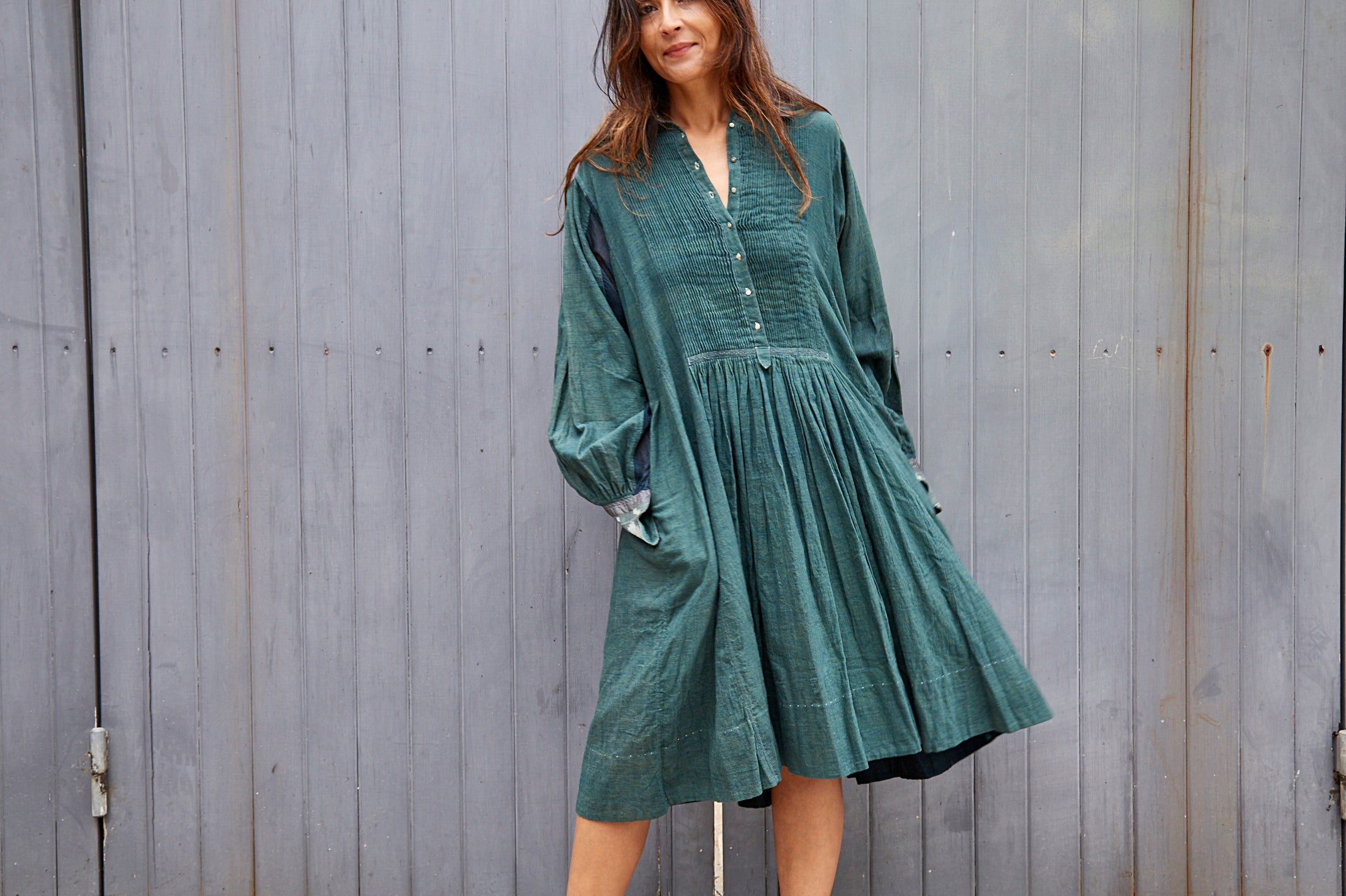 PLEATED EXAGGERATED SLEEVE SHIRT DRESS, GREEN - SAAKI