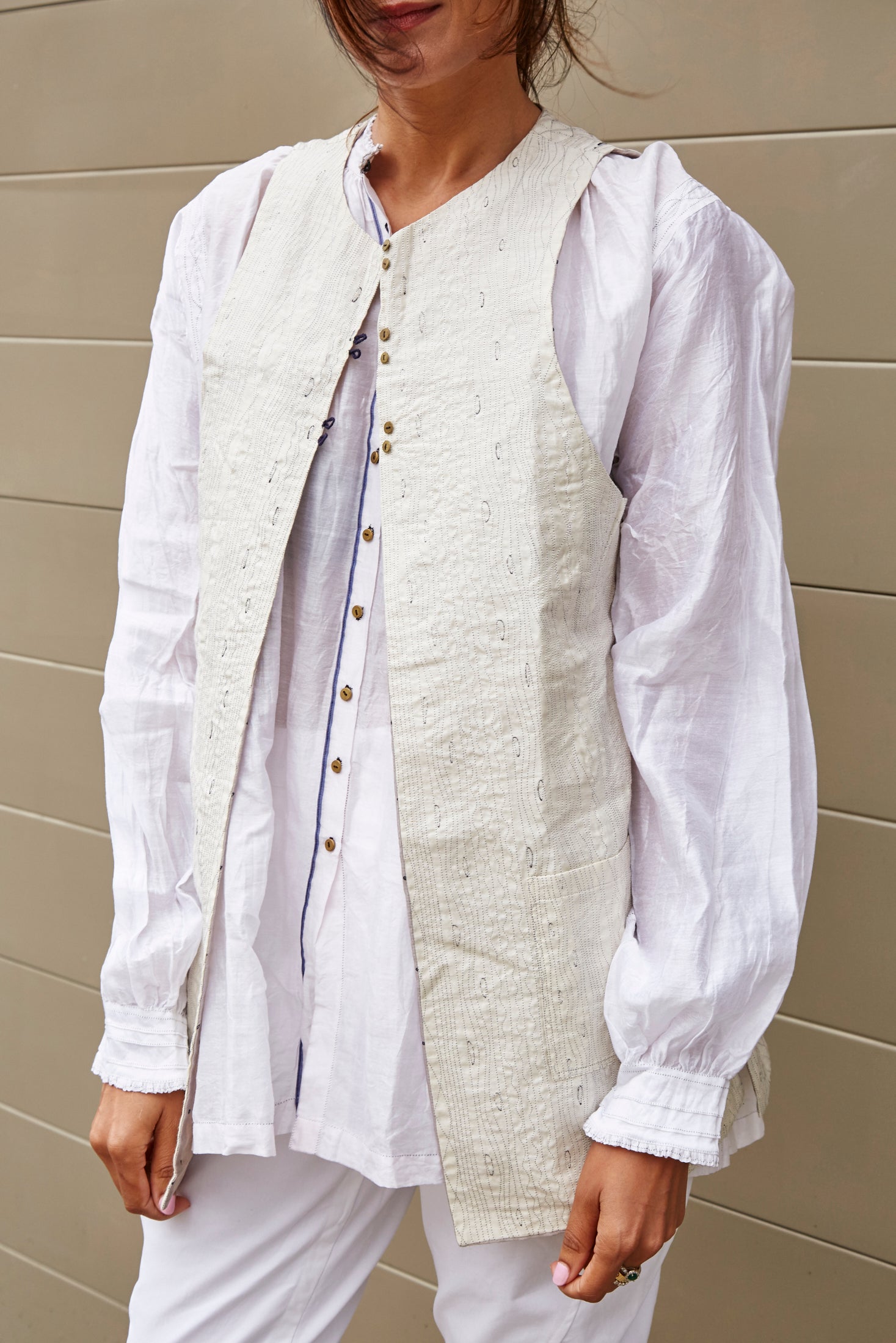 EMBROIDERY WAISTCOAT, IVORY - SAAKI