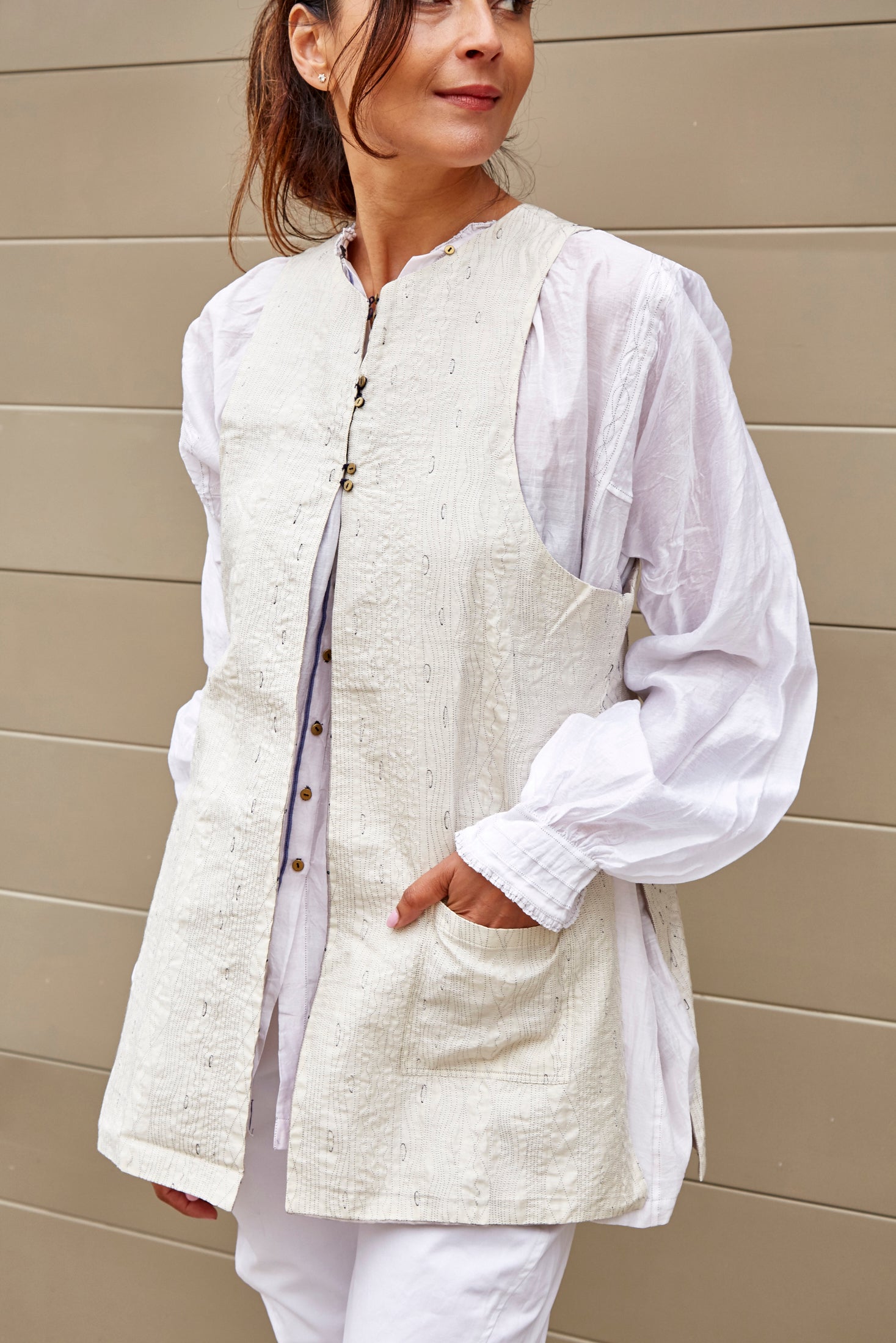 EMBROIDERY WAISTCOAT, IVORY - SAAKI