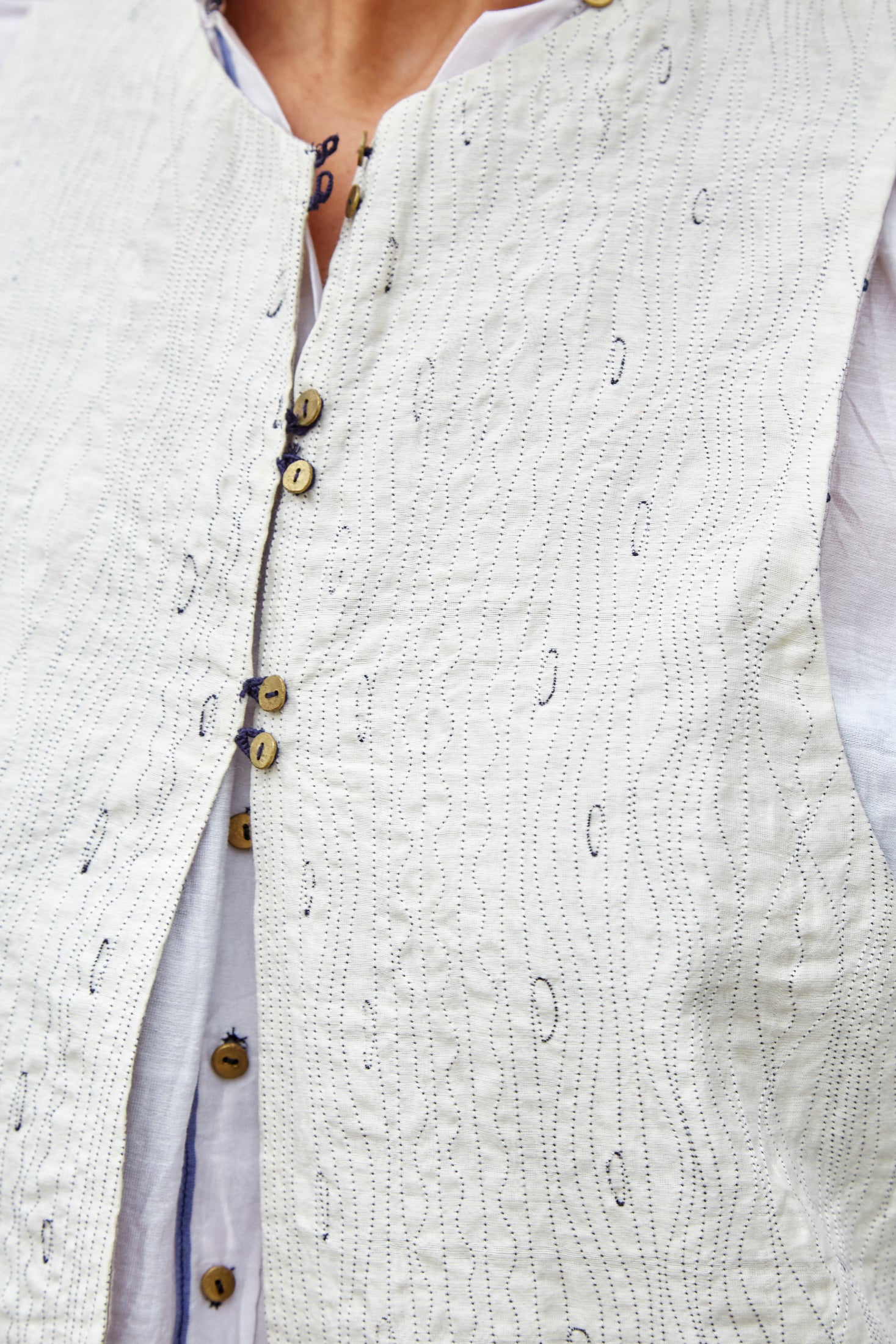 EMBROIDERY WAISTCOAT, IVORY - SAAKI