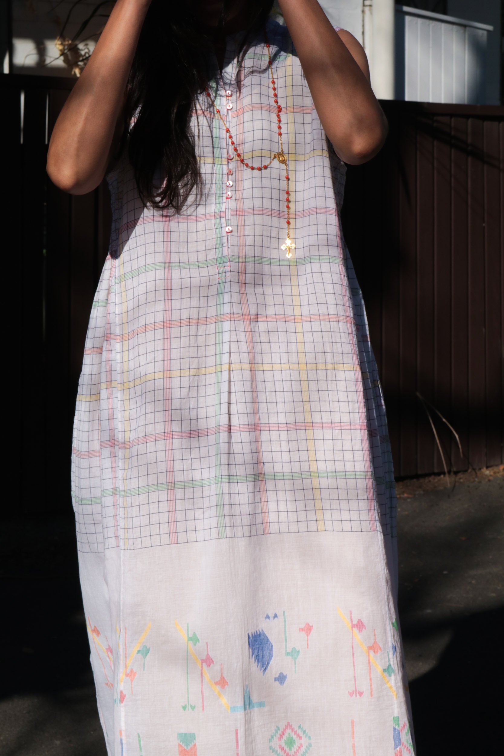 MUSLIN JAMDANI//CHECK DRESS, WHITE SLEEVELESS - SAAKI