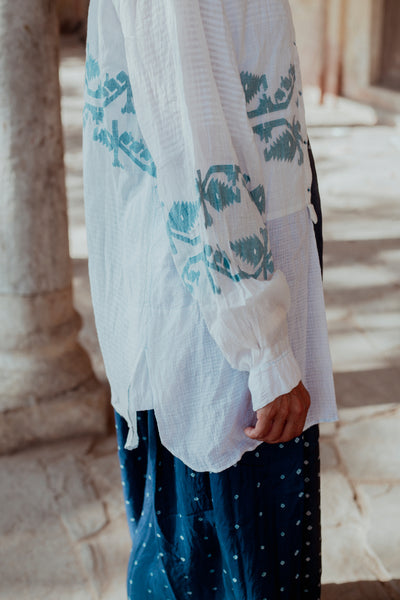 SKY JAMDANI SHIRT, WHITE // BLUE COTTON SILK