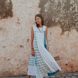 LATA DRESS SLEEVELESS, WHITE // BLUE