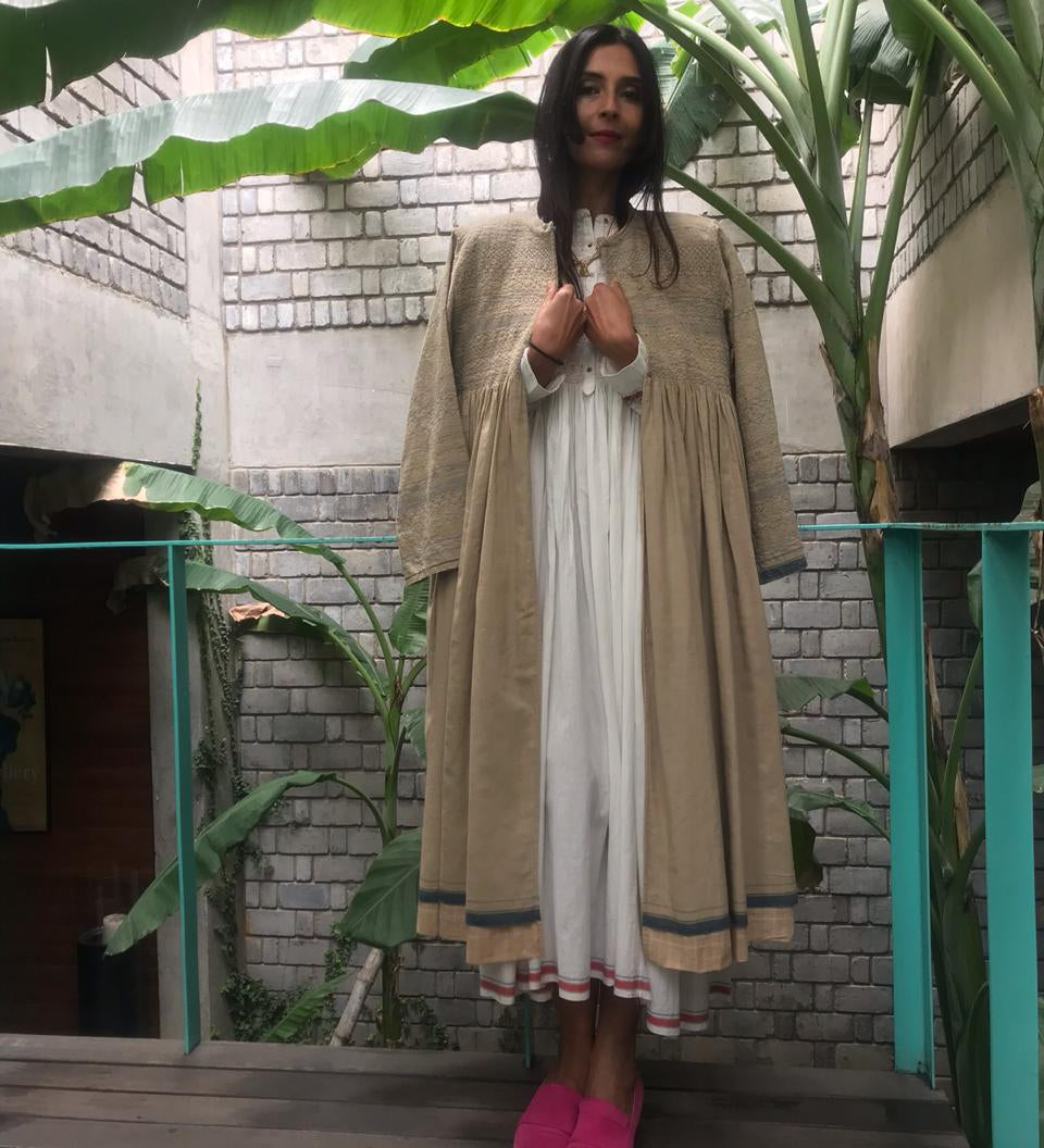PLEATED COAT DRESS, KHAKI - SAAKI
