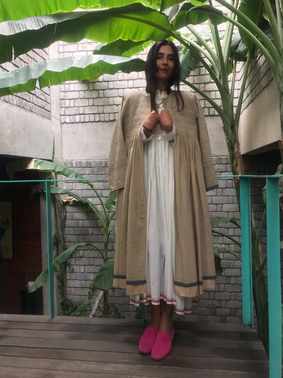 PLEATED COAT DRESS, KHAKI - SAAKI
