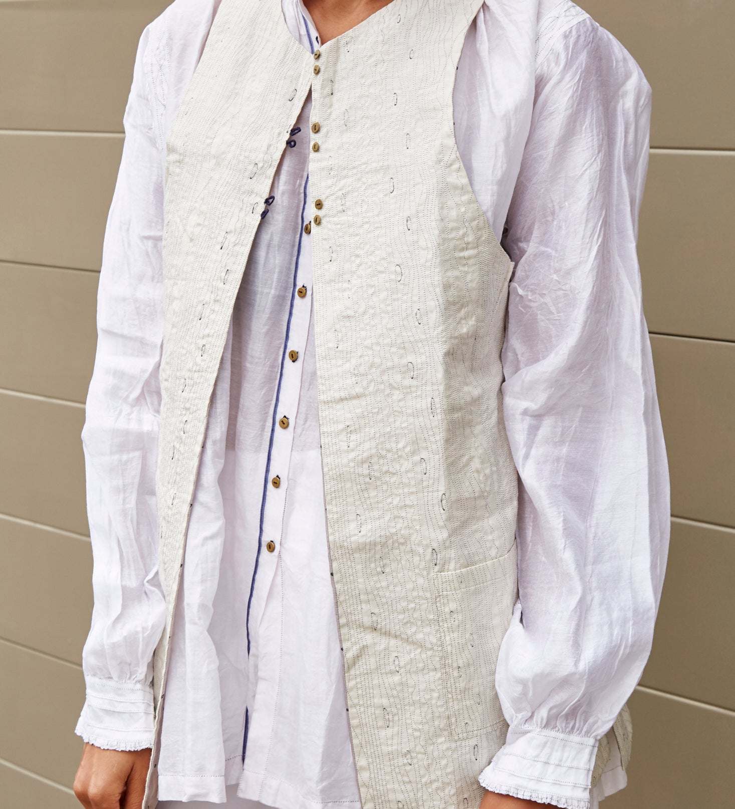 EMBROIDERY WAISTCOAT, IVORY - SAAKI