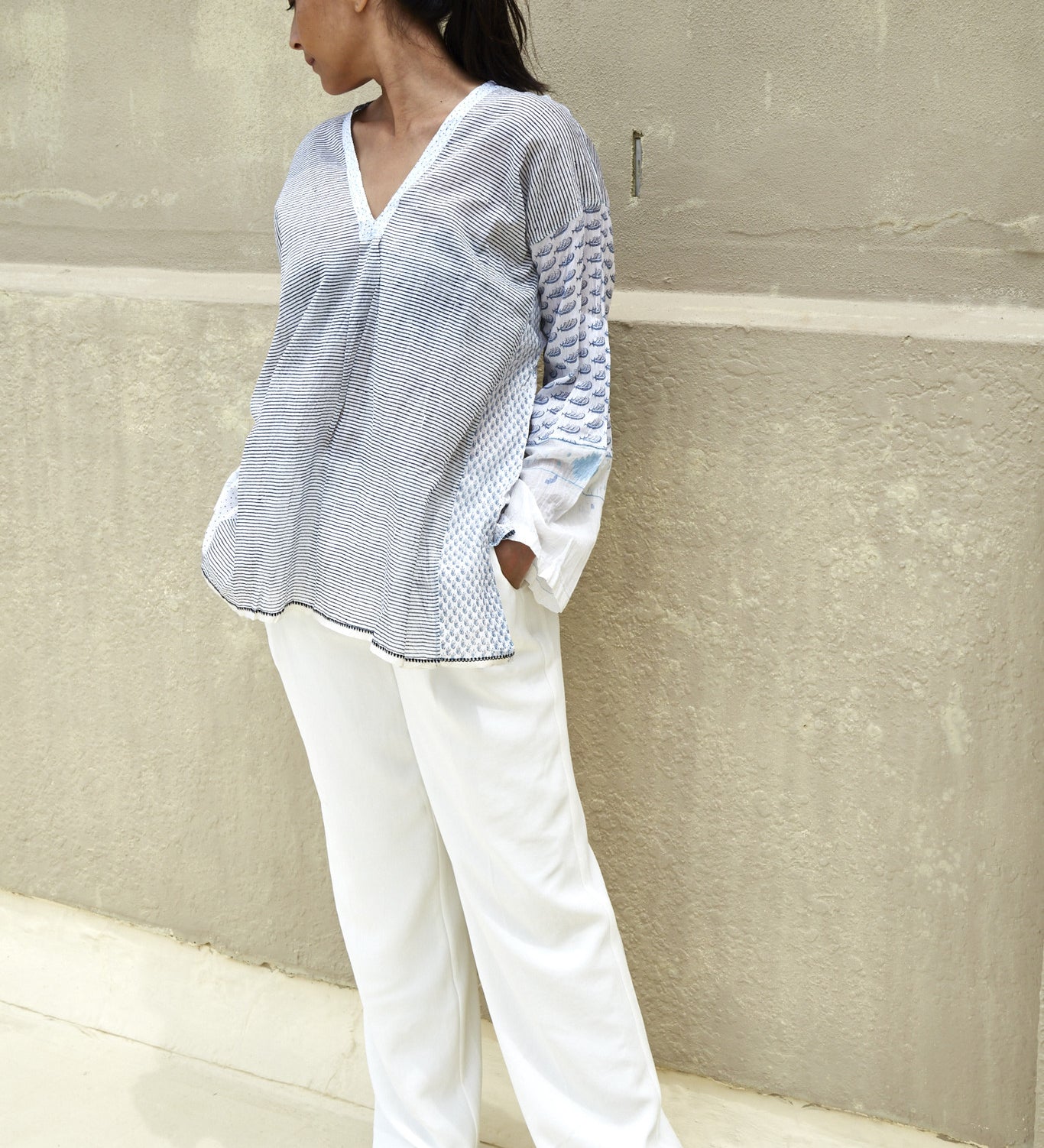 KURTA TOP, WHITE & INDIGO - SAAKI