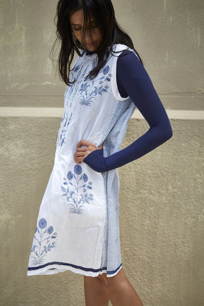 TAGAI BANDI DRESS, WHITE WITH BLUE MUGHAL BLOCK PRINTS - SAAKI