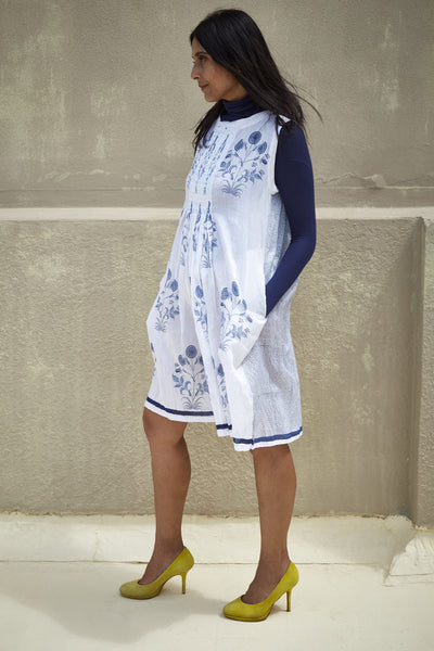 TAGAI BANDI DRESS, WHITE WITH BLUE MUGHAL BLOCK PRINTS - SAAKI