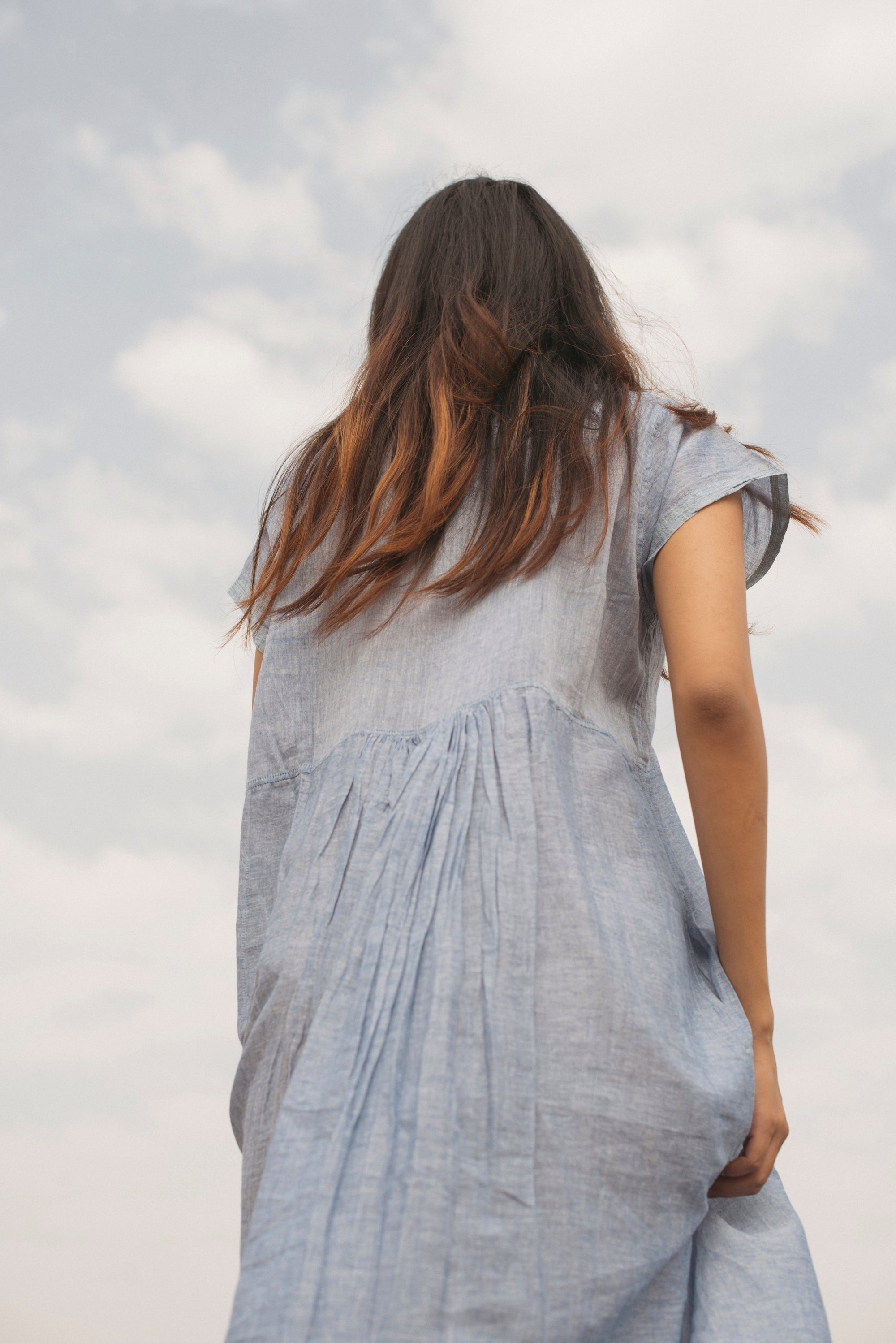 V-NECK RUCHED DRESS, LIGHT BLUE - SAAKI