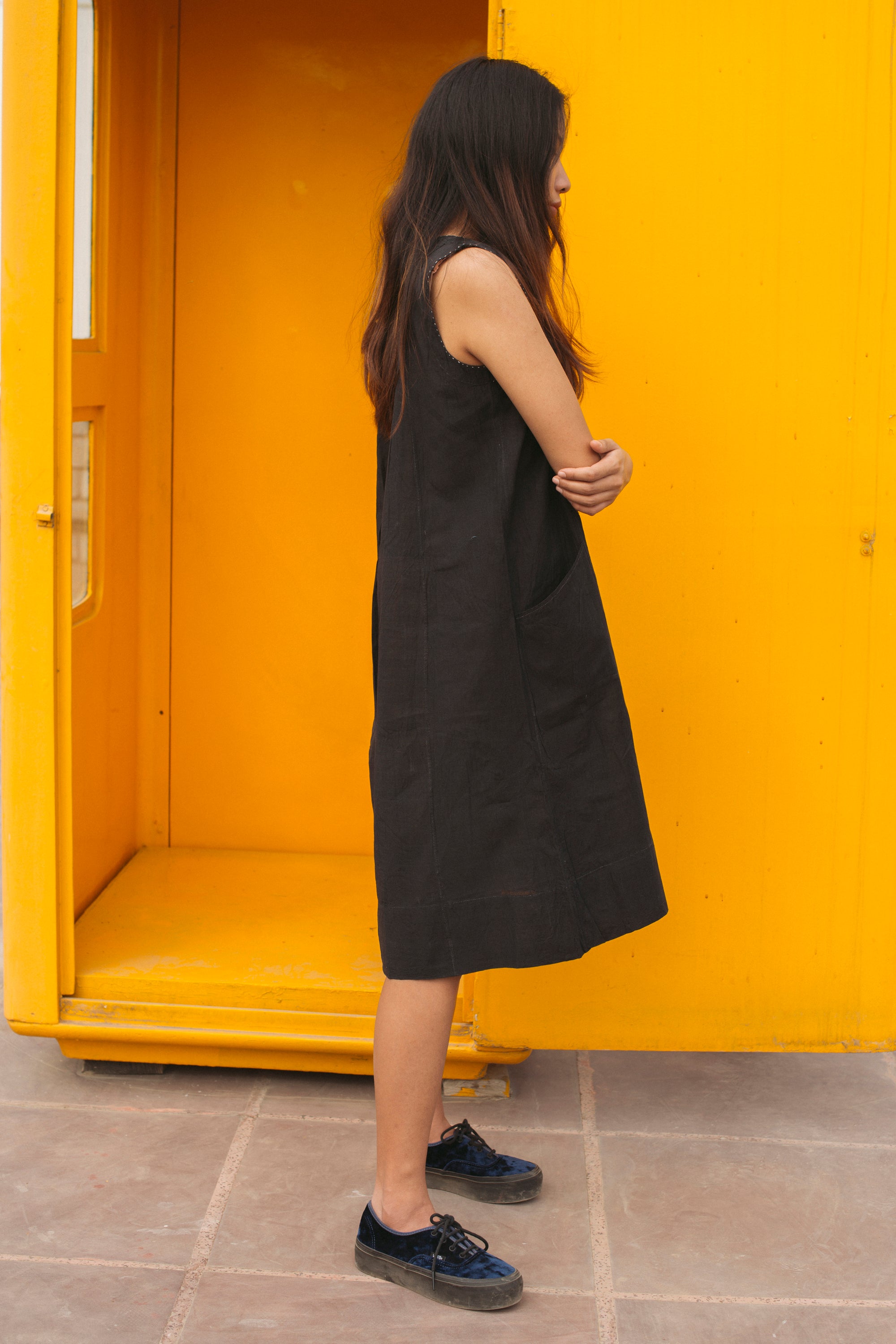 FLARED POCKET DRESS, BLACK - SAAKI
