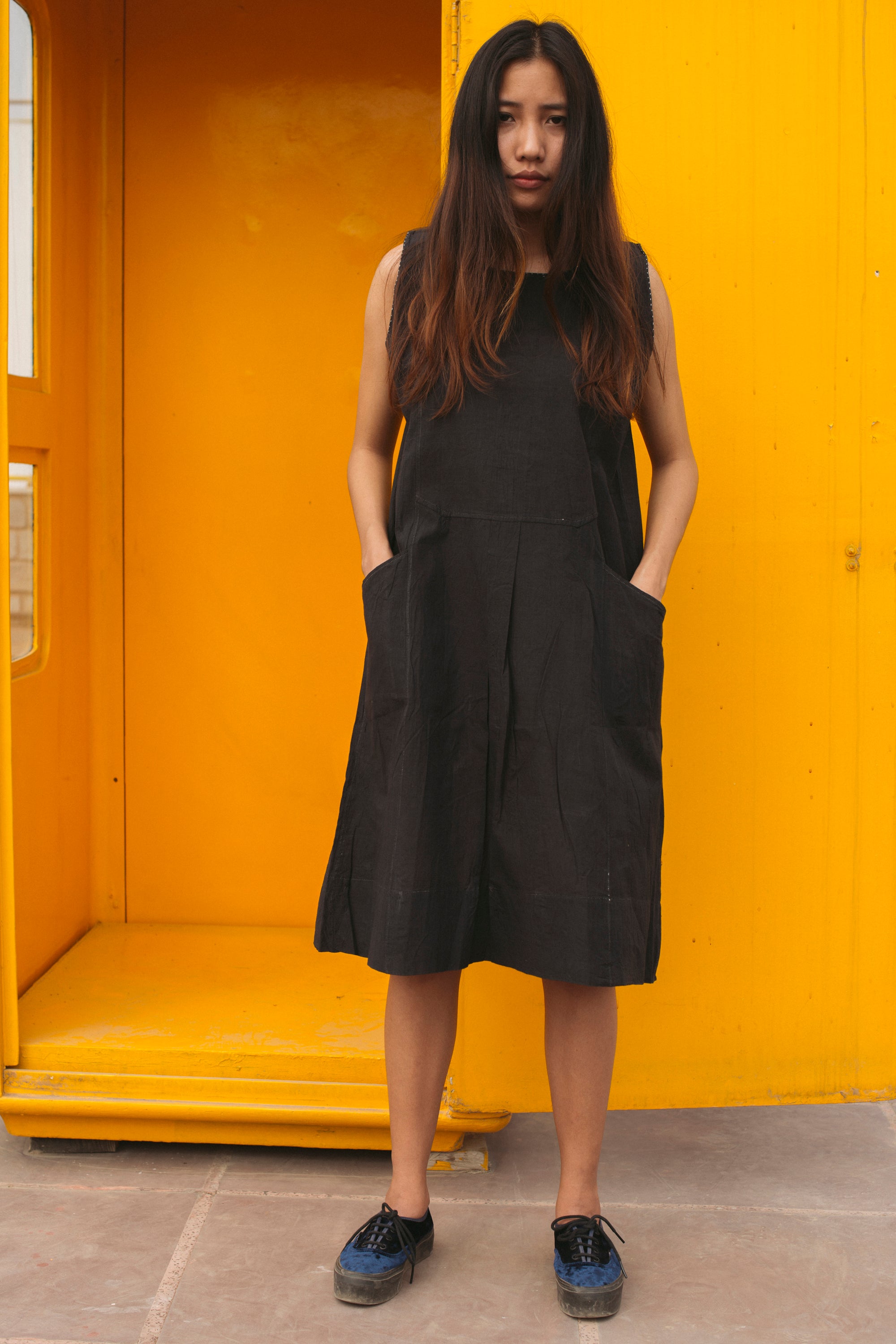 FLARED POCKET DRESS, BLACK - SAAKI