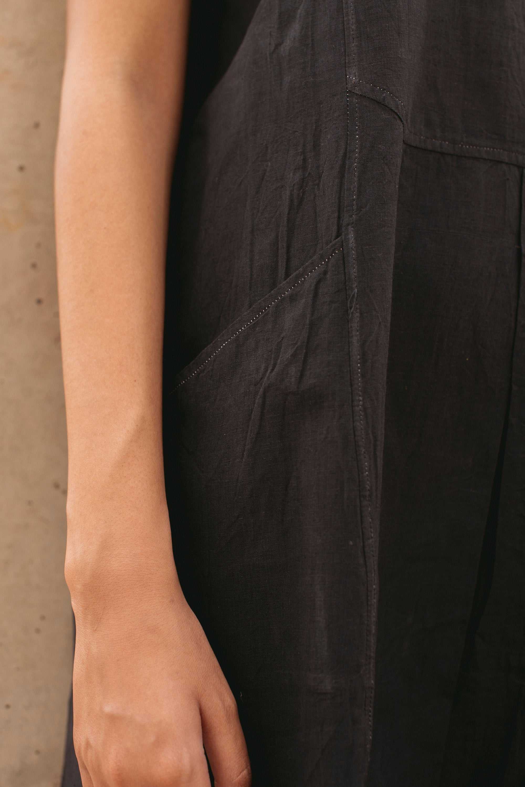FLARED POCKET DRESS, BLACK - SAAKI