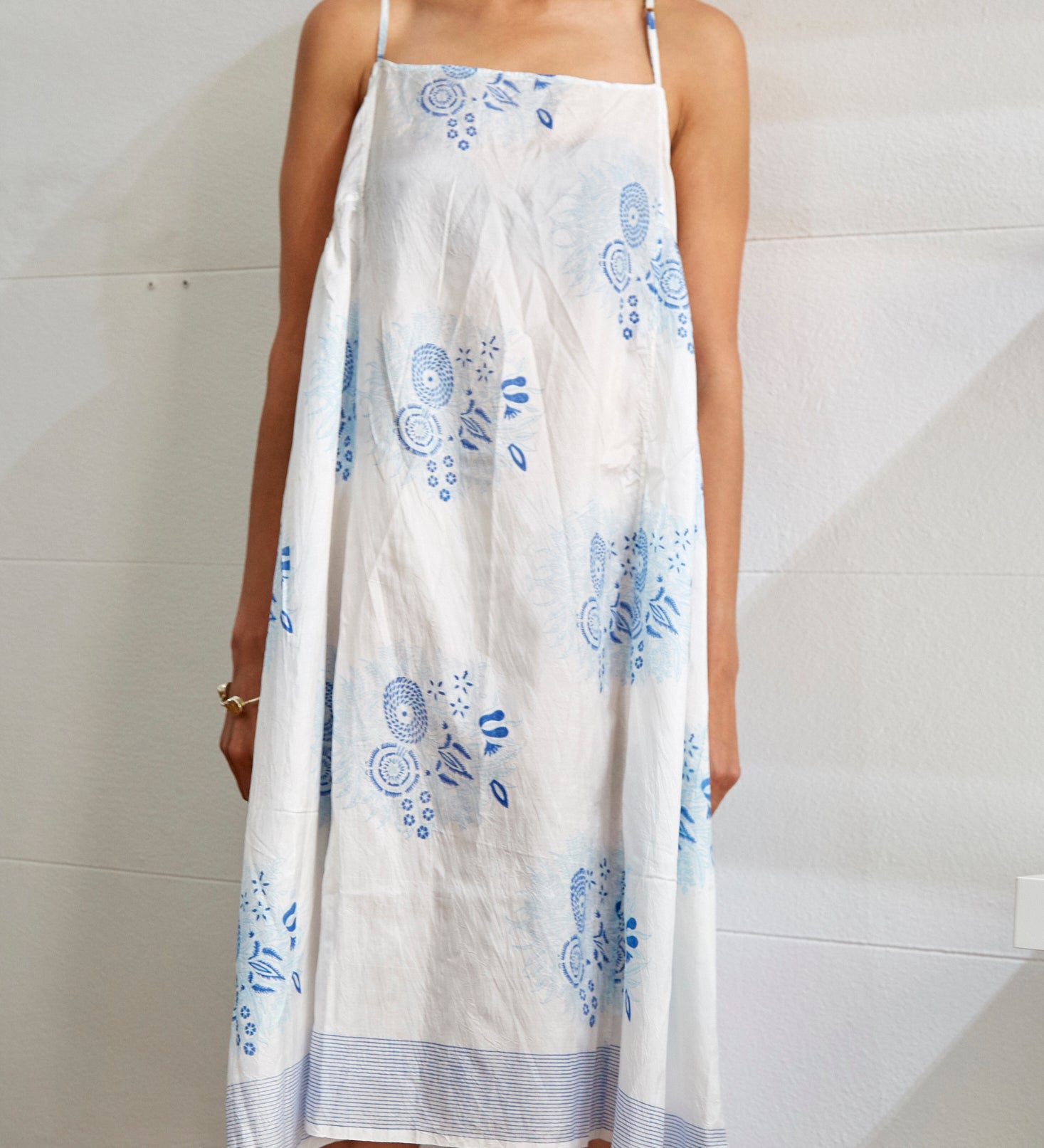 STRAP SILK DRESS, WHITE // BLUE - SAAKI