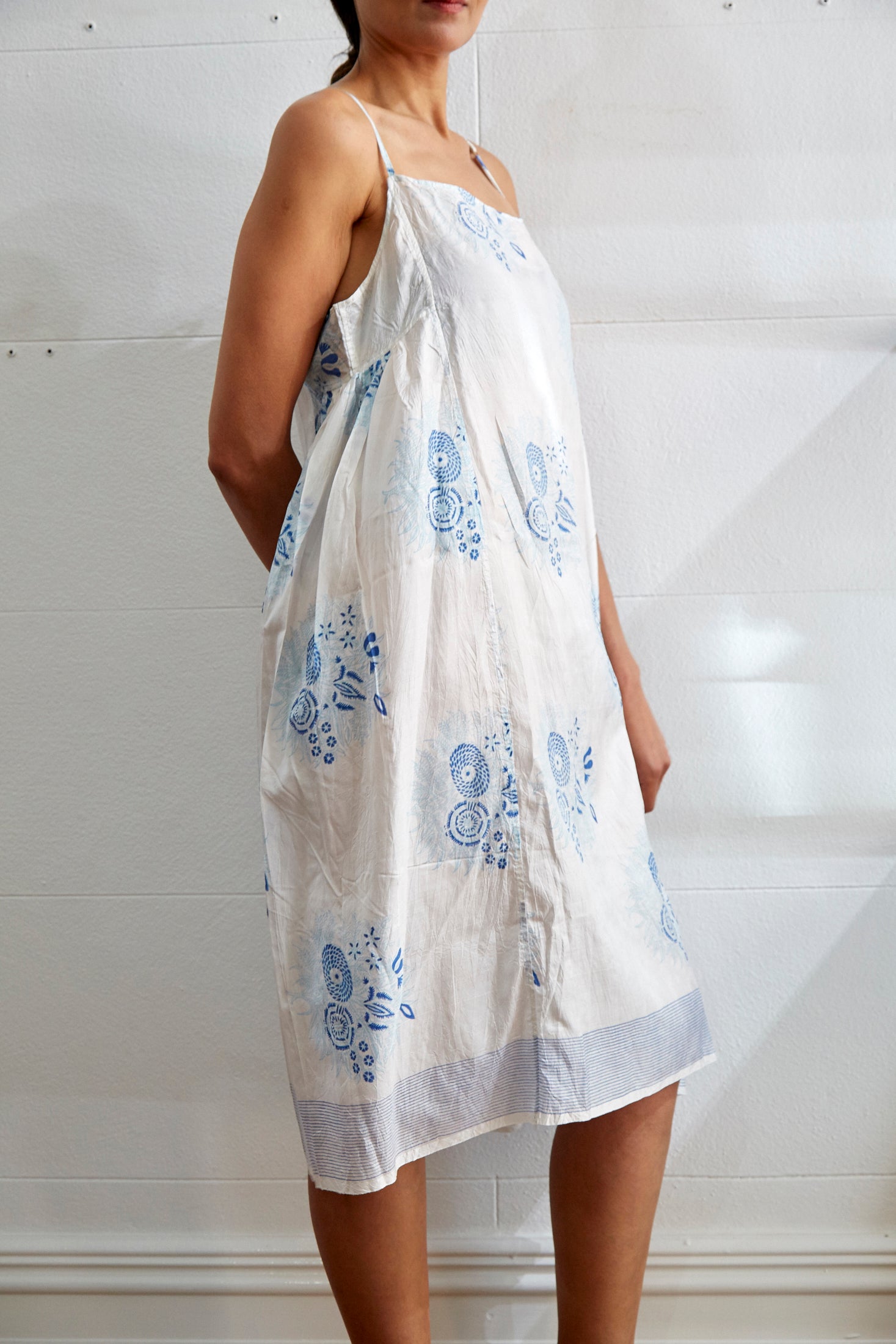 STRAP SILK DRESS, WHITE // BLUE - SAAKI