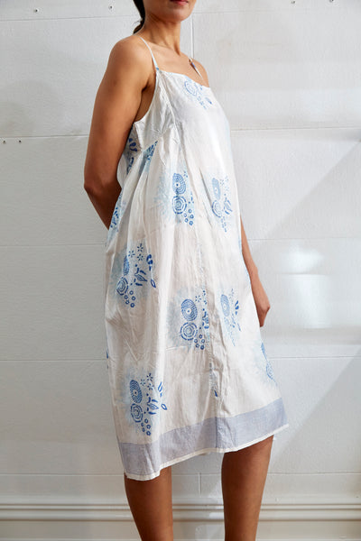 STRAP SILK DRESS, WHITE // BLUE - SAAKI