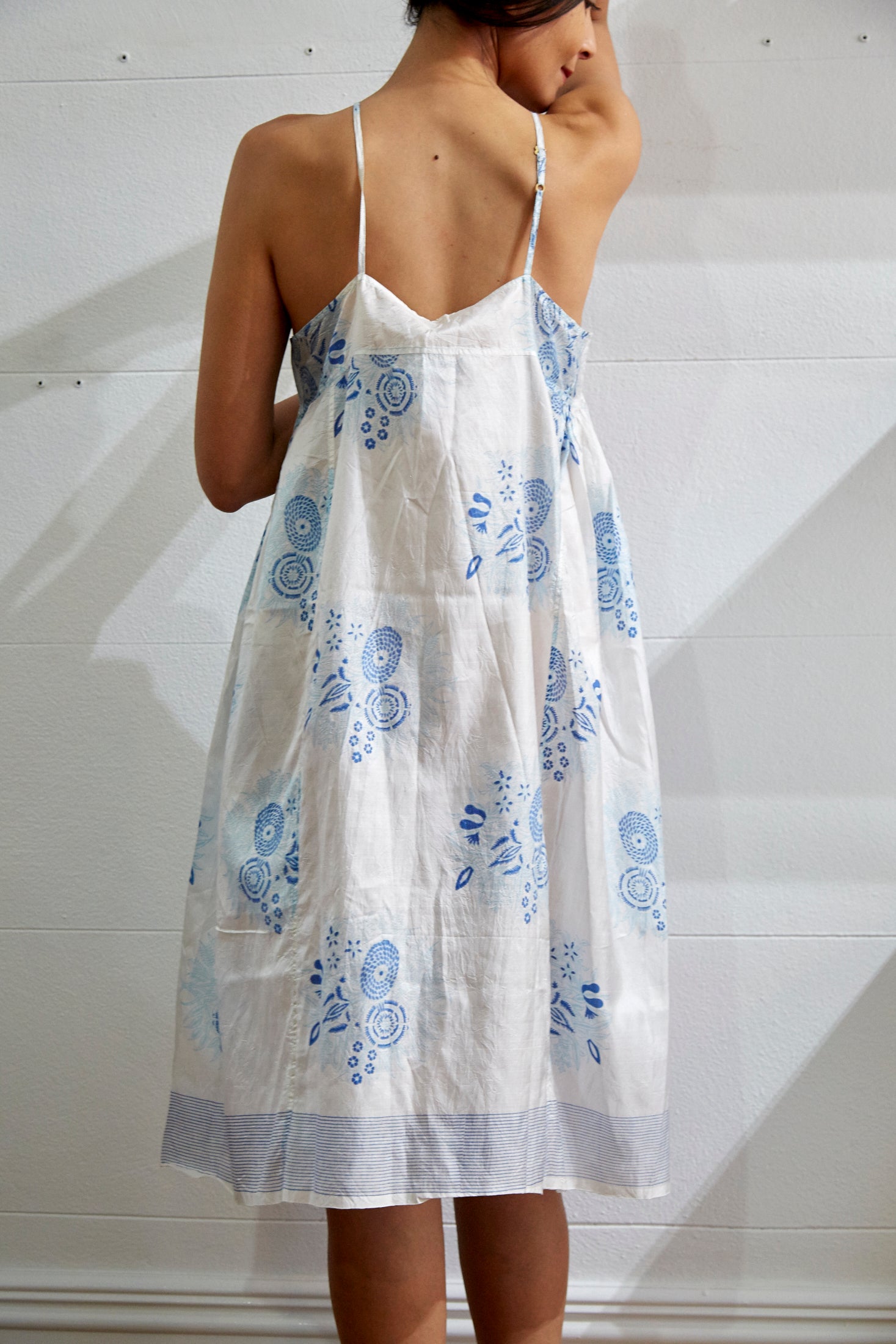STRAP SILK DRESS, WHITE // BLUE - SAAKI