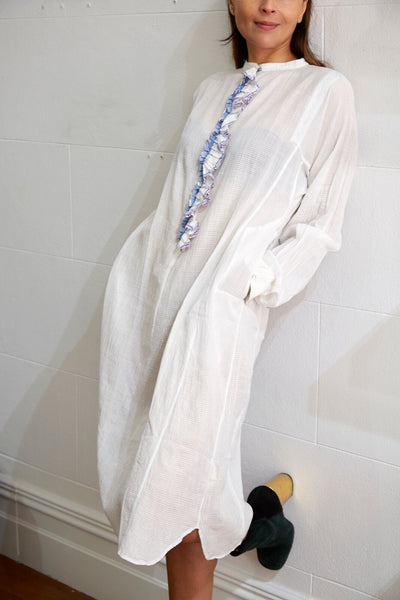 FRONT RUFFLE DRESS, WHITE // BLUE WAFFLE - SAAKI