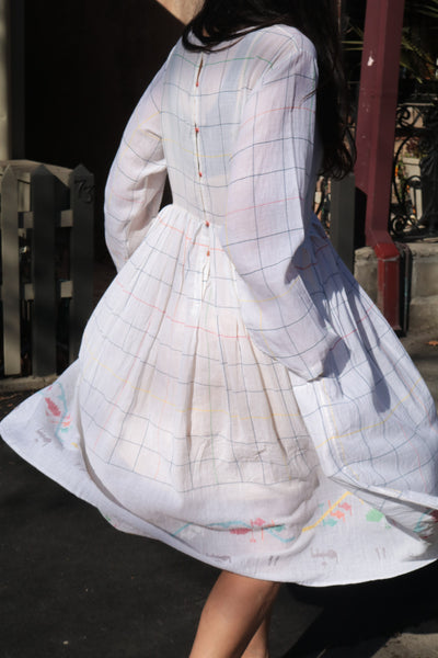 PLEATED BABYDOLL DRESS, WHITE CHECK - SAAKI