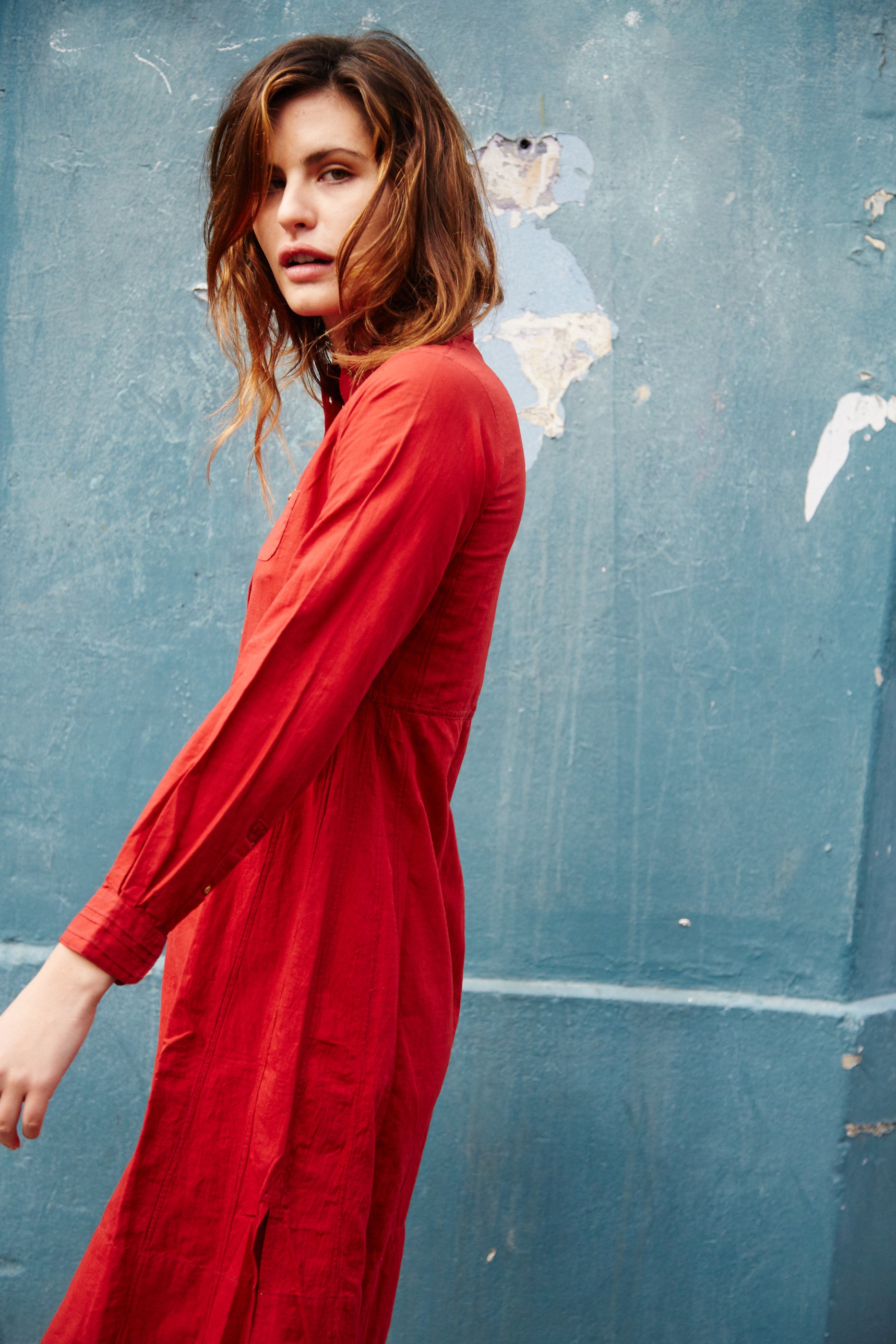PLEATED CUFF SHIRT DRESS, RED - SAAKI