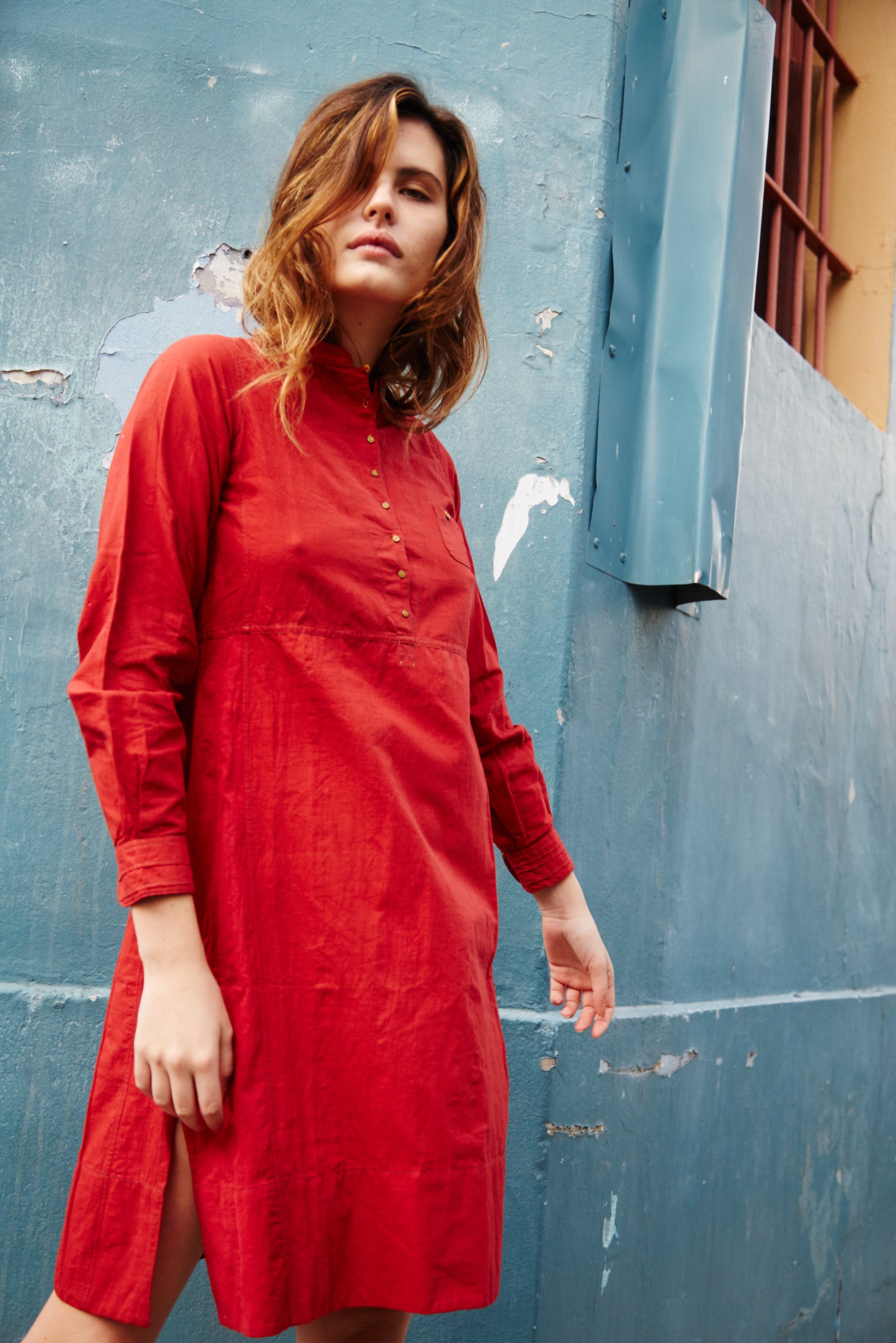 PLEATED CUFF SHIRT DRESS, RED - SAAKI