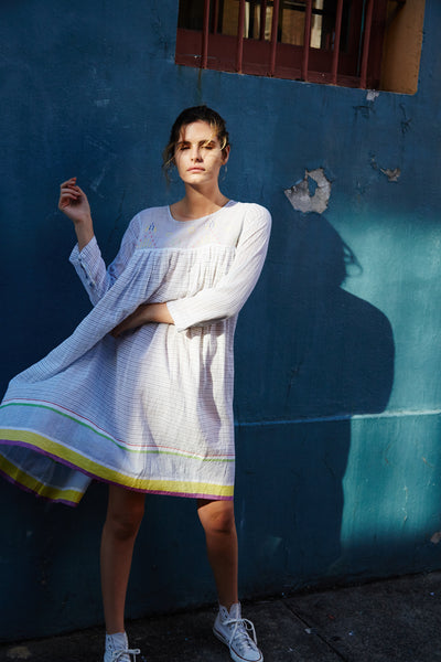 STRIPE PLEAT DRESS, WHITE/BLACK - SAAKI